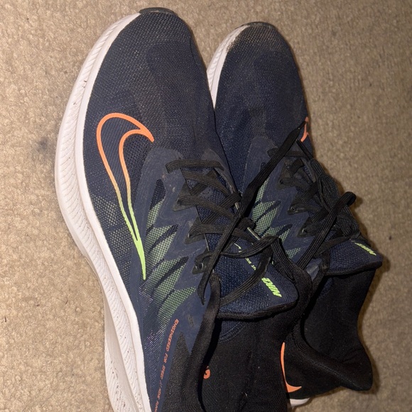 Nike Black and Neon Green Running Shoes - Picture 1 of 3